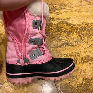 Dream pairs snow  boots only worn twice.